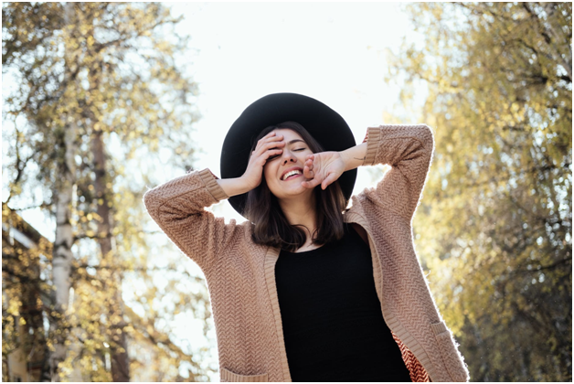 The Wardrobe Staples Must-Have to Look Good While Traveling
