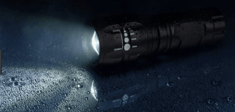 Make the most of tactical flashlight in Shooting