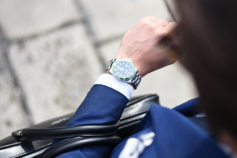 What Are the 6 Fashion Accessories That Men Should Wear?