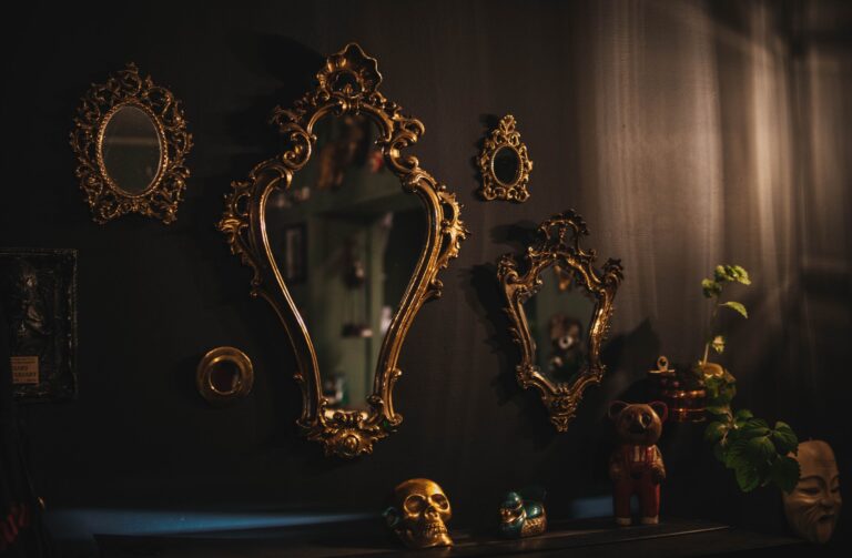 Vanity Mirrors: What to Look For When Buying One