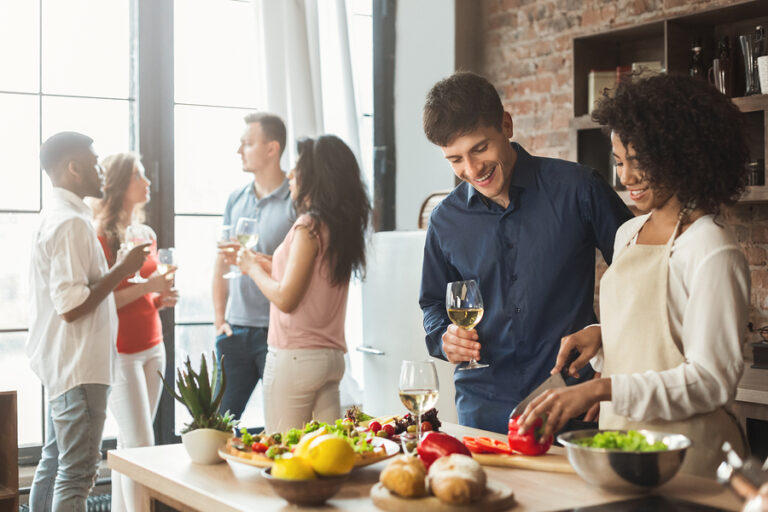 Know How You Can Accommodate New Guests In Your House Despite Being On A Budget!