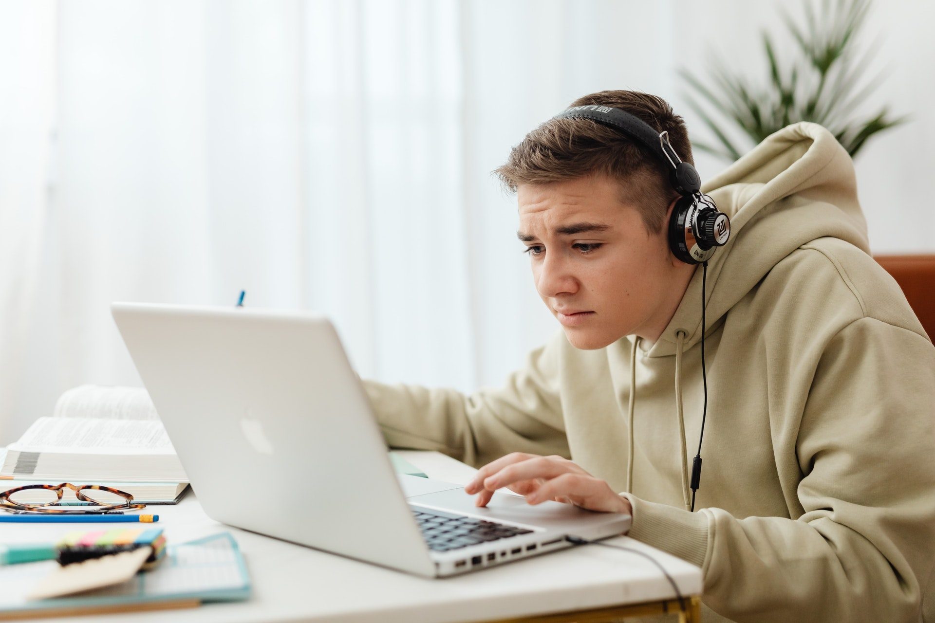 How to Choose a Perfect Hoodie in 2021: