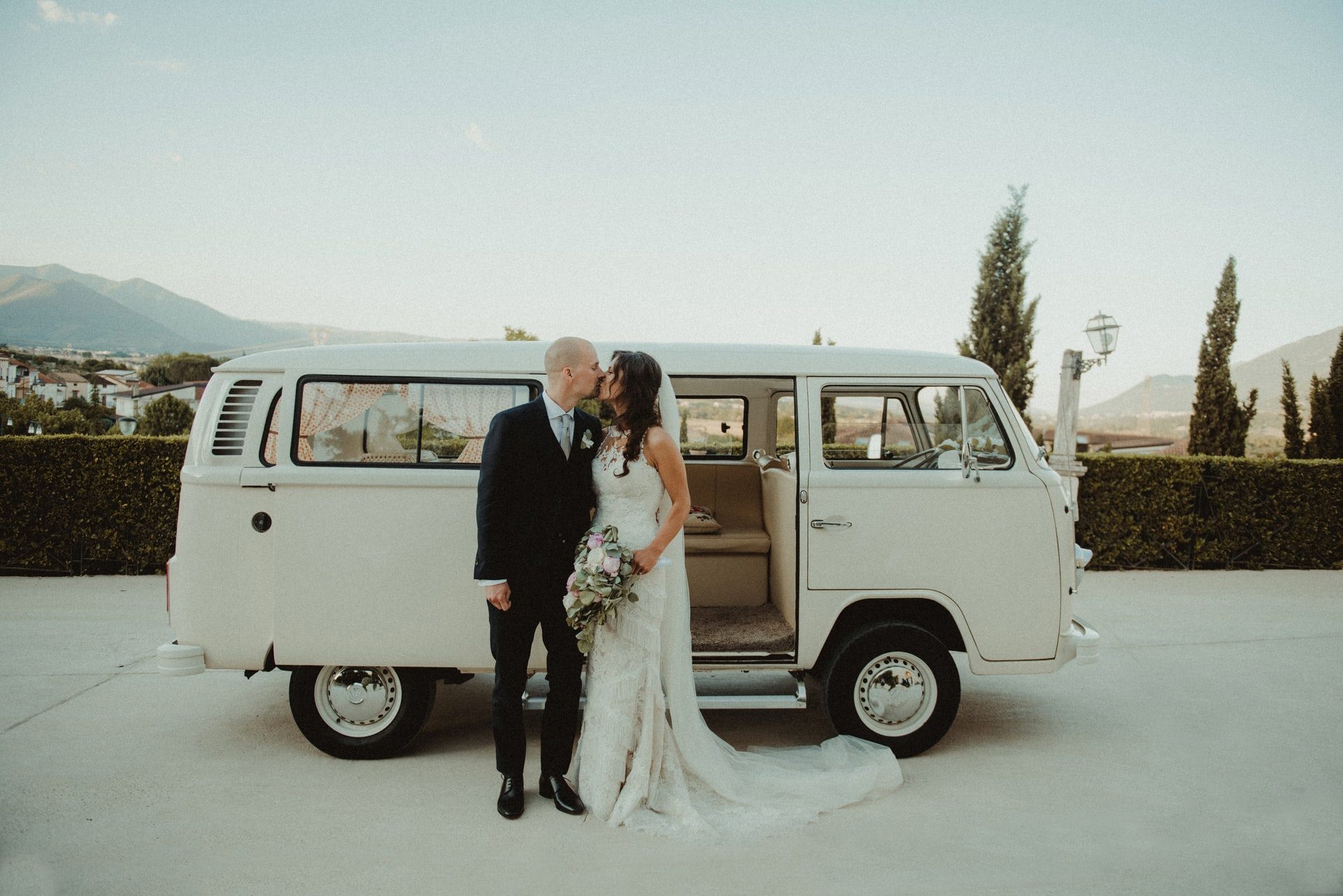 How to Figure Out Your Wedding Guest List