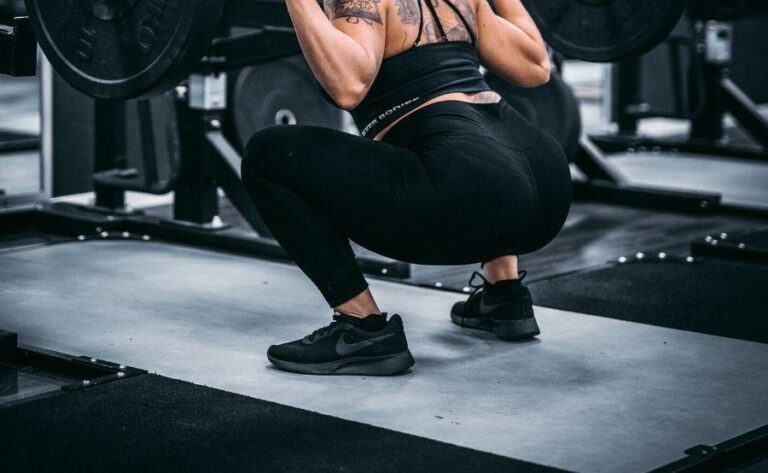 9 REASONS TO WEAR LEGGINGS WITHIN THE GYMNASIUM: