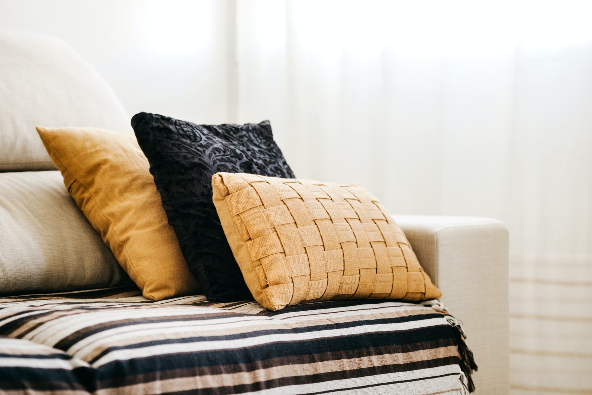 What Are the Benefits of Silk Pillowcases Compared to Other Material?