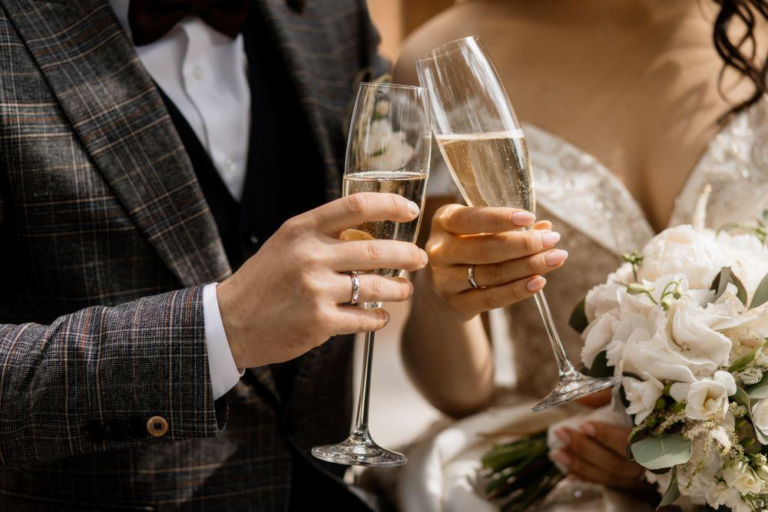 Why Use Wood Flowers for Weddings