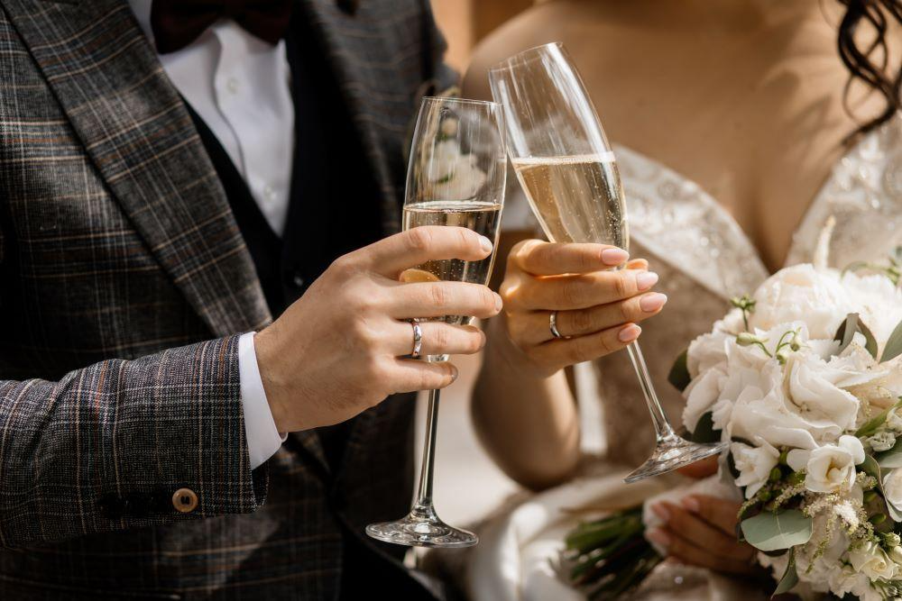 Why Use Wood Flowers for Weddings