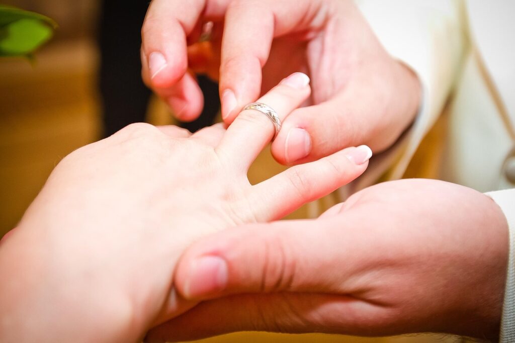 Art Deco Engagement Rings: Timeless Glamour with Bold Personality