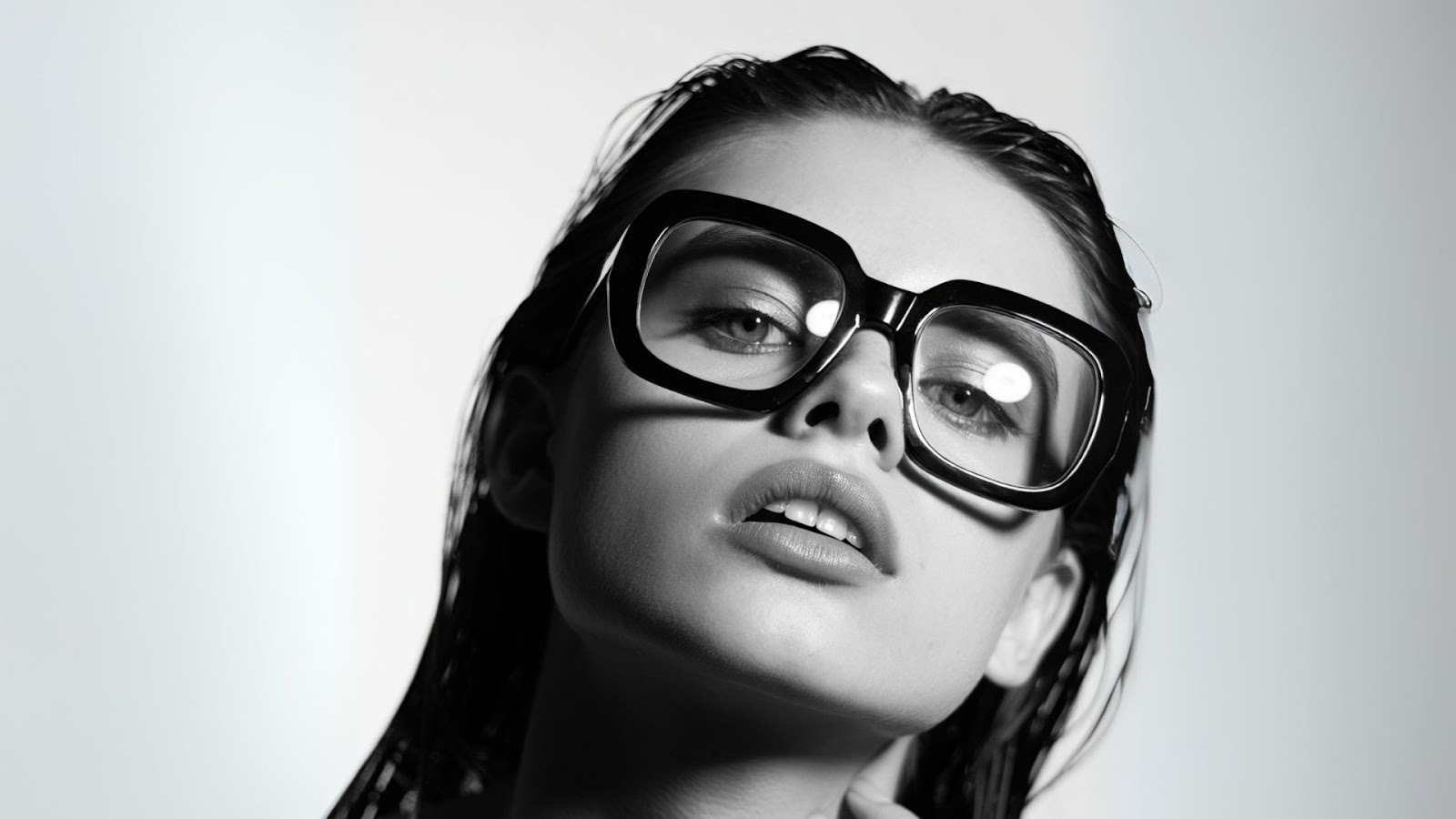 Elevating Your Personal Style: Why Your Eyewear Choice Matters More Than You Think
