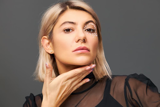 Why Models and Influencers Are Choosing Subtle Facelifts Over Constant Botox Maintenance