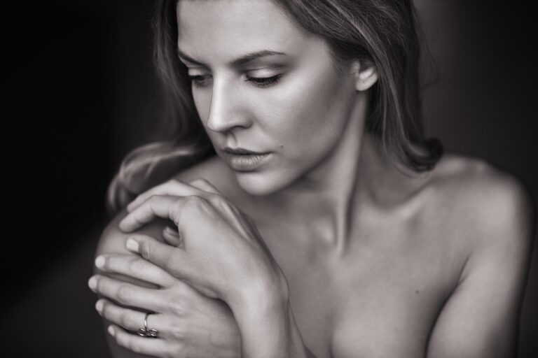 How Modern Women Are Saying Goodbye to Sagging Skin Without Surgery