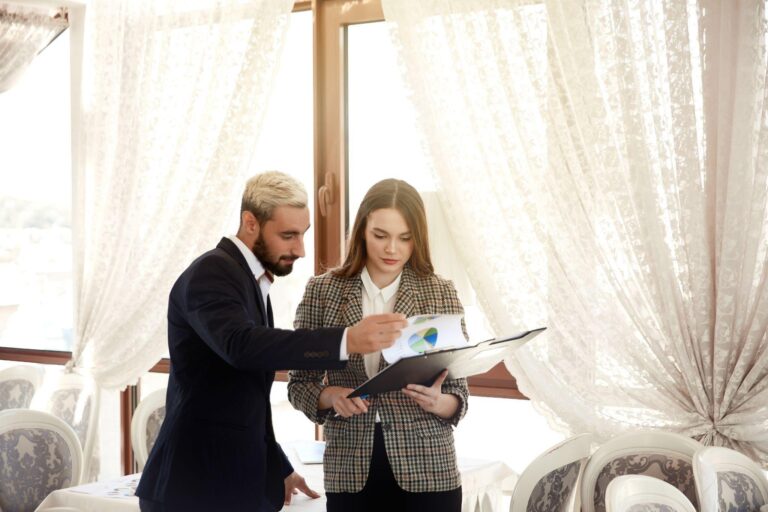 How Wedding Seating Chart Software Helps Couples Avoid Guest List Chaos
